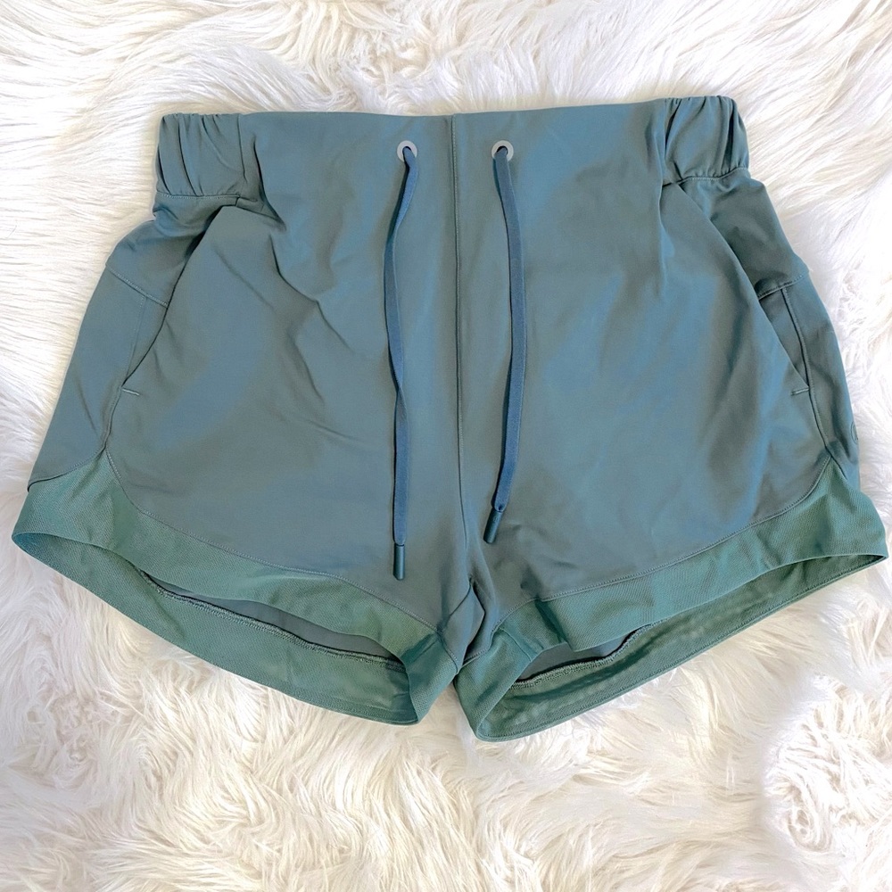 Lululemon Sunsetting Short *3"